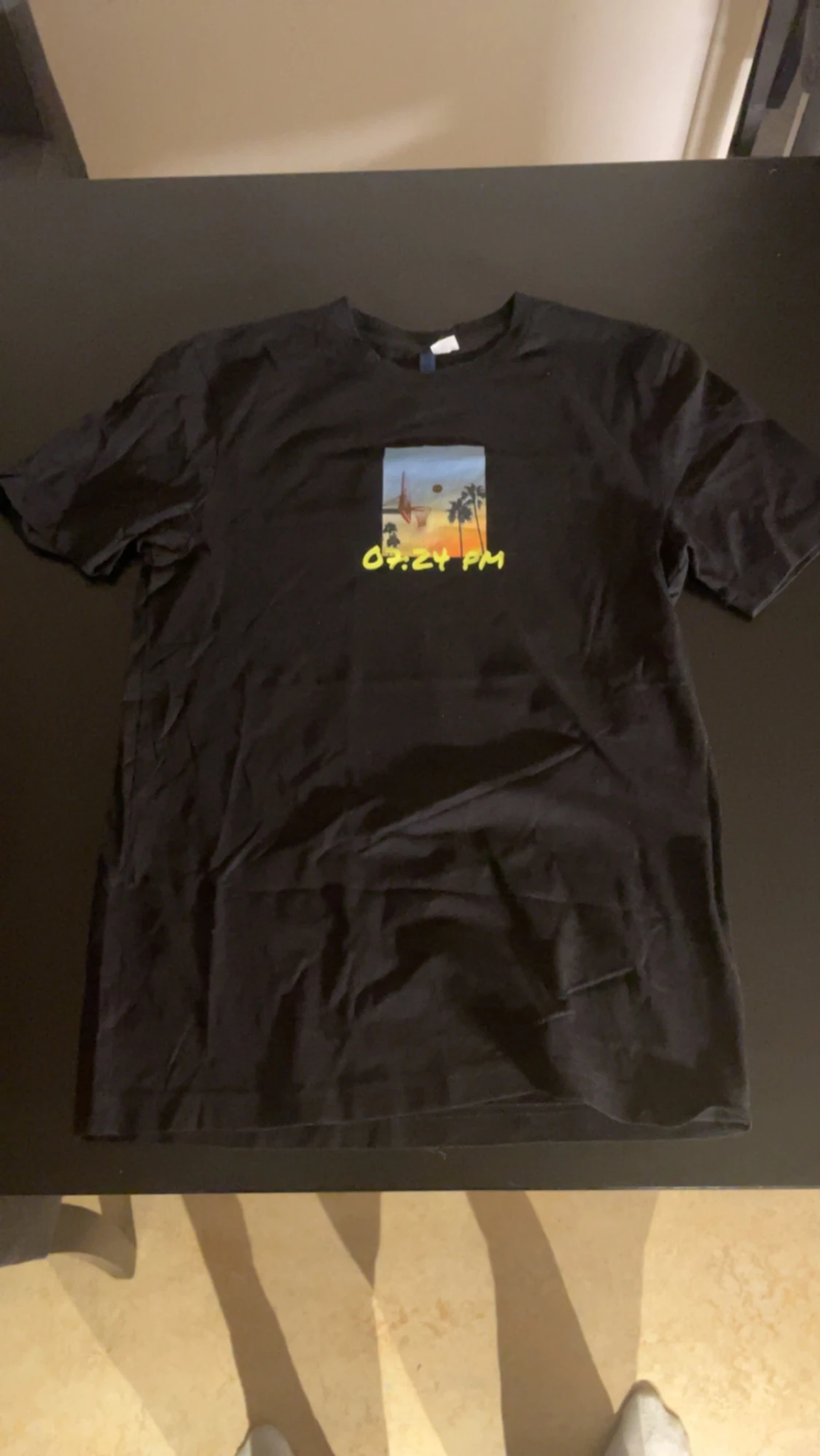 Svart t-shirt med tryck bak och fram