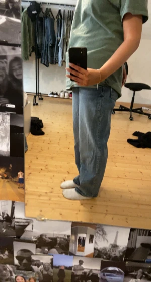 Baggy jeans  - Aldrig använt men super fina men passar inte som jag vill😸jag är 165 cm och det är perfekt i längden✨💕 