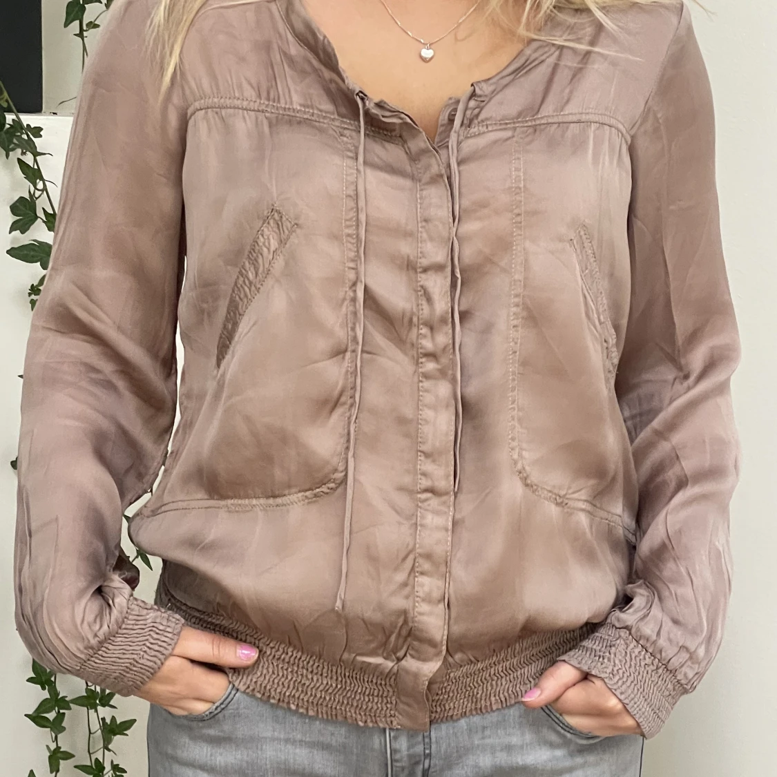 BEIGE BLUS