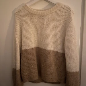 Stickad tröja - Knappt använd stickad tröja💕