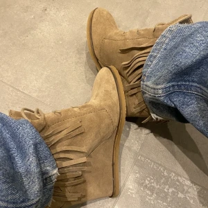 Isabel marant skor - Så snygga Isabel Marant liknande skor med fransar❤️Perfekta till sommaren!!!