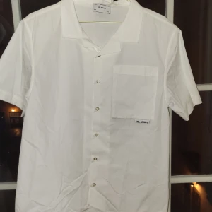 Axel Arigato skjorta - Sjukt snygg oanvänd axel arigato skjorta som är perfekt till sommaren
