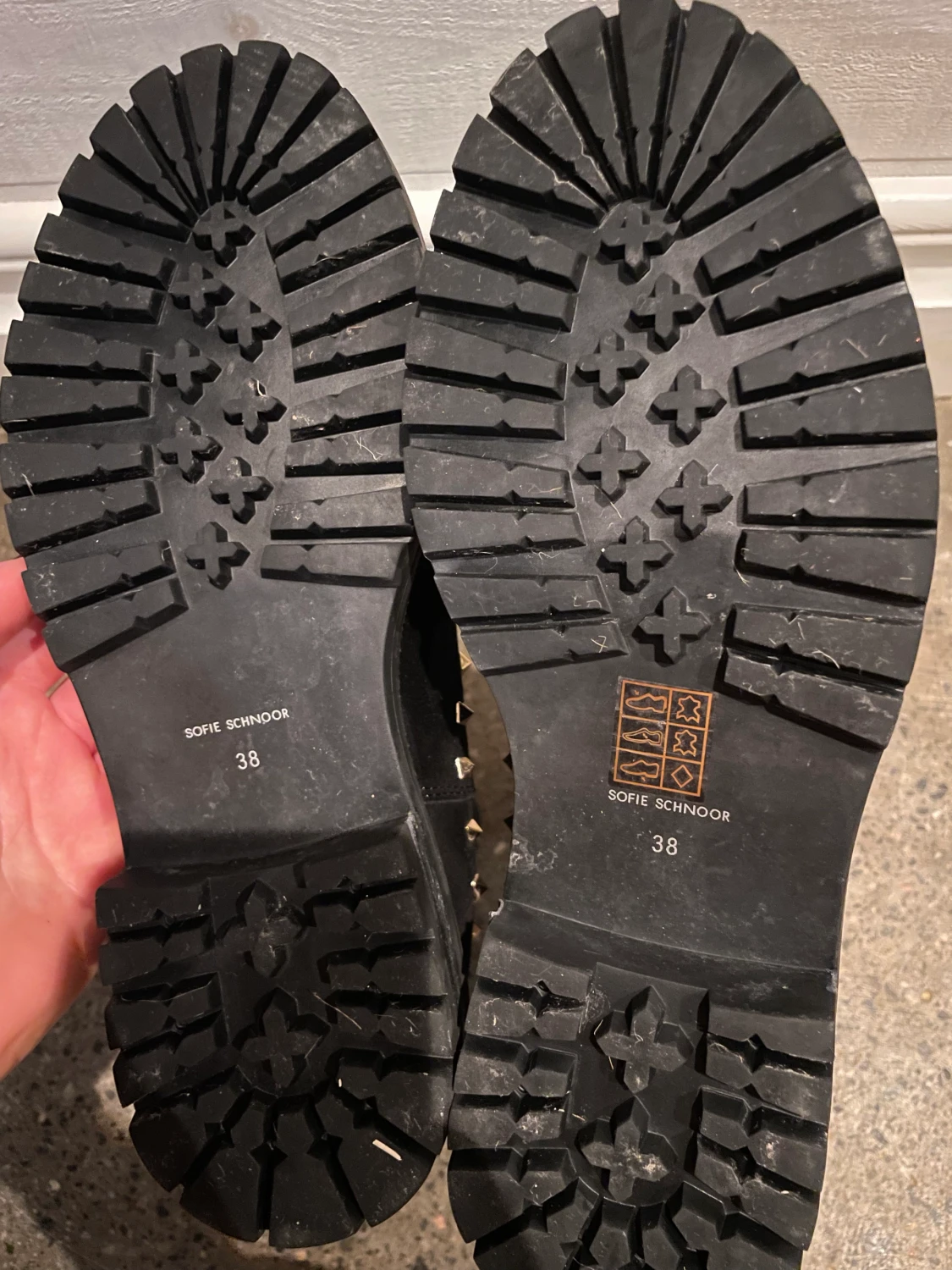 Kängor med nitar - 91