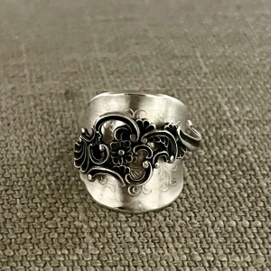 Silver ring  - Helt ny silverring gjort på en sked pris 280kr st.skicka meddelande vid intresse 