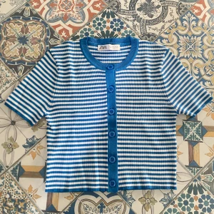 randig topp - Topp från zara💙 Använd 1 gång! Såå fin till vardags som lite mer uppklätt