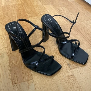 Zara klackskor - Jättesnygga utsålda klackar från Zara som tyvärr inte passade mig i storleken! Köpta för 399kr🫶🏼