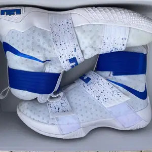 Basketball shoes but can be used for most sports. Used barely. Very good ankle support and the shoes are very light so easy to move around in.