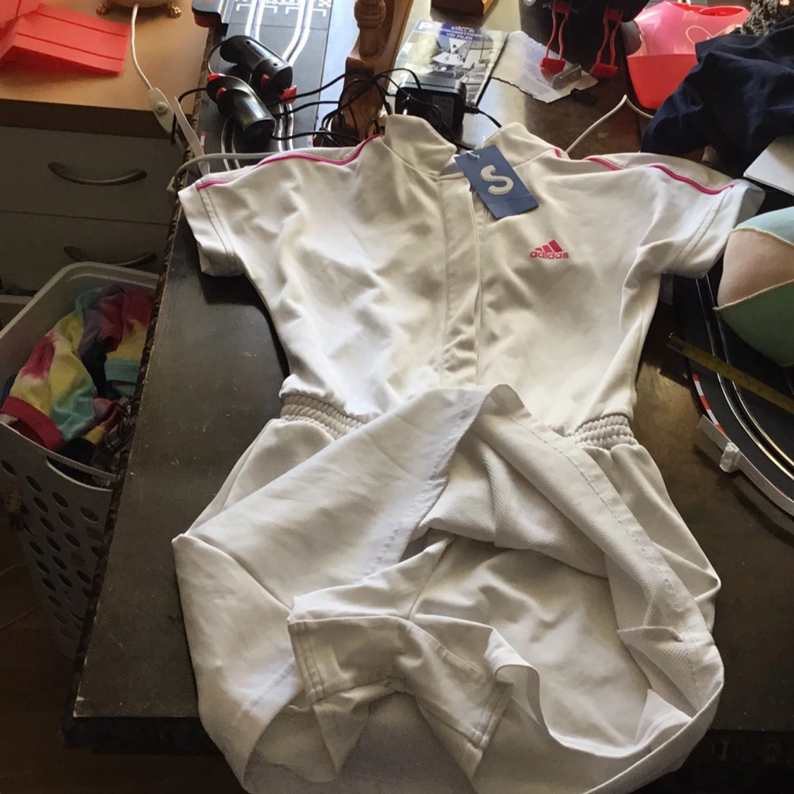 Super fin adidas byxa klänning som är I mycket bra söt for en och pasar till xs- s - 90