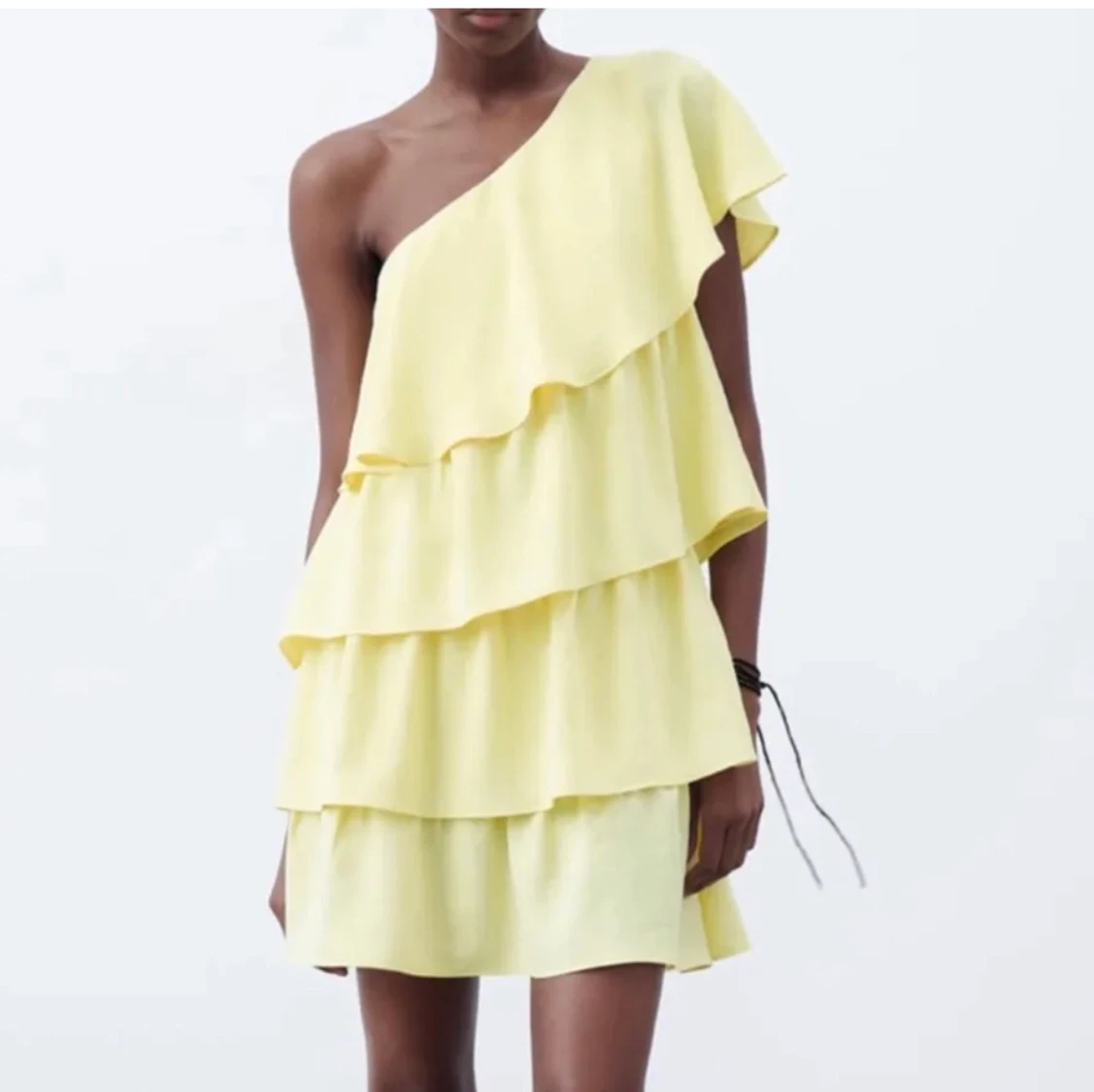 Gul volangklänning  - 90