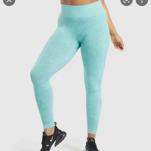 Gymshark tights - Säljer dessa tights från gymshark som inte längre går att köpa på hemsidan. fint skick och superhärlig färg, speciellt nu när man är brun😍 