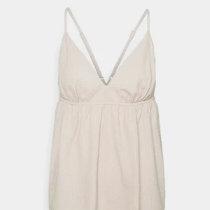 Sommartop  - Så fin top som jag köpte här på plick💖 den är helt slutsåld på hemsidan. Skriv till mig om du är intresserad💘