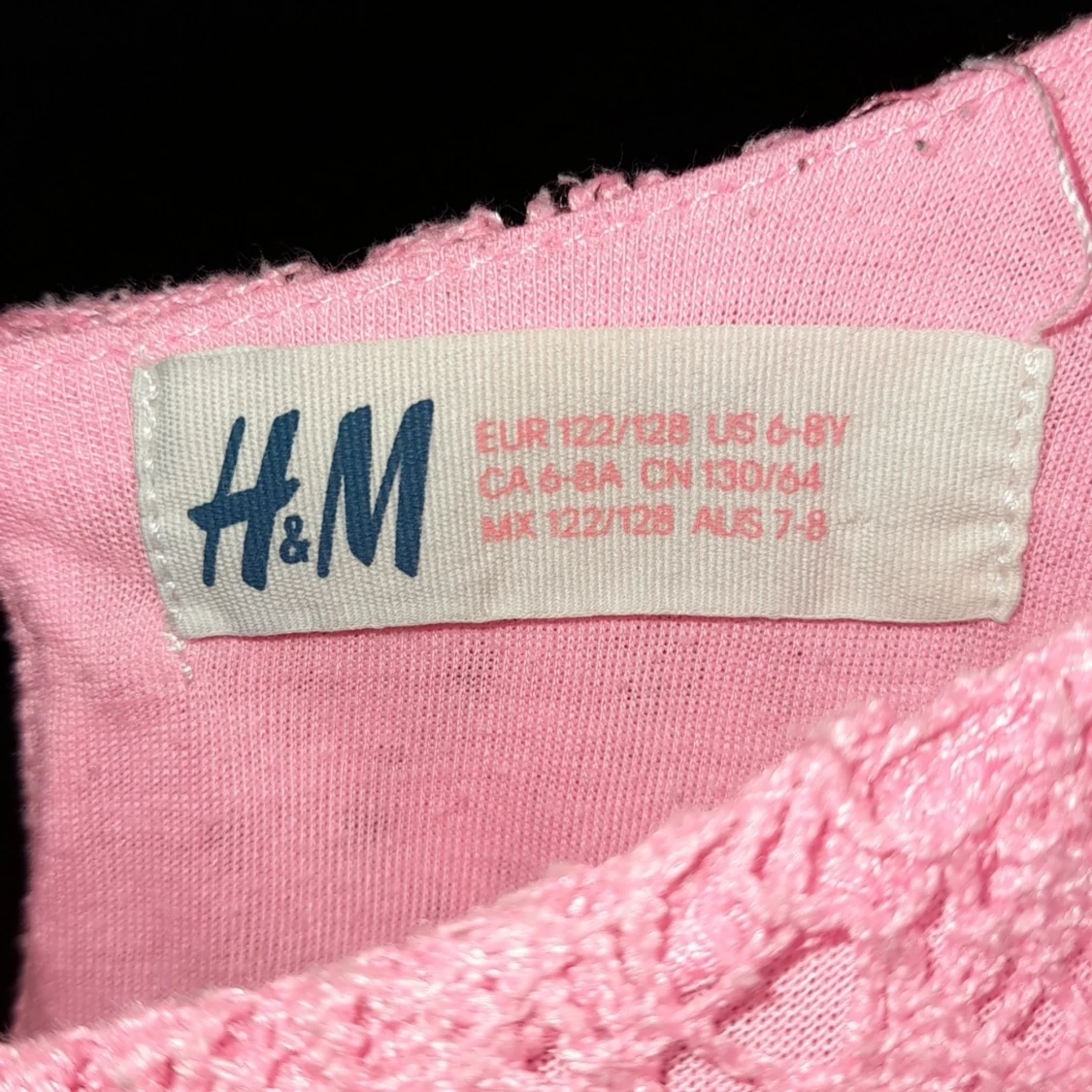 En jätte söt kläninning med en liten söt roset.