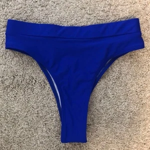 Blå bikini underdel - Säljer dessa blåa bikinittrosorna som är helt nya. De är inte ens testade, jag köpte ett bikini sett bara för att jag ville ha toppen!💓