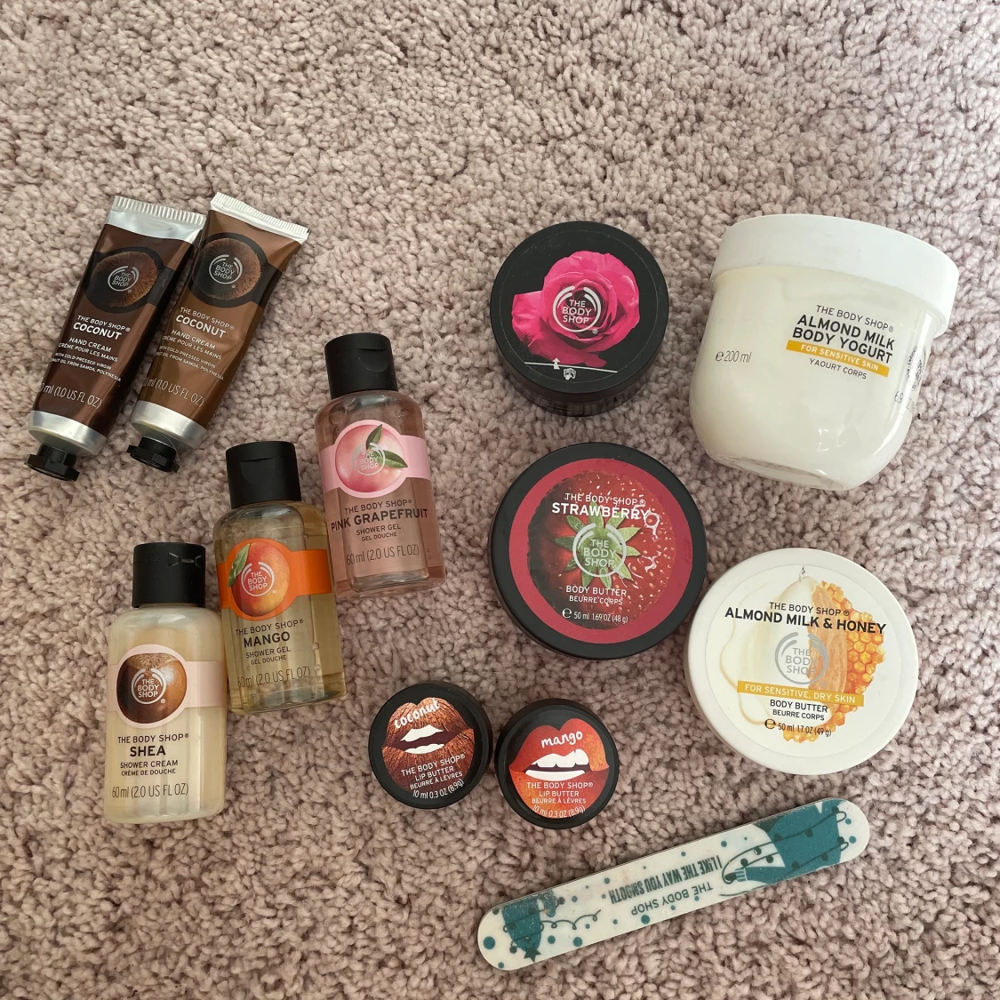 Massa olika saker från The Body Shop