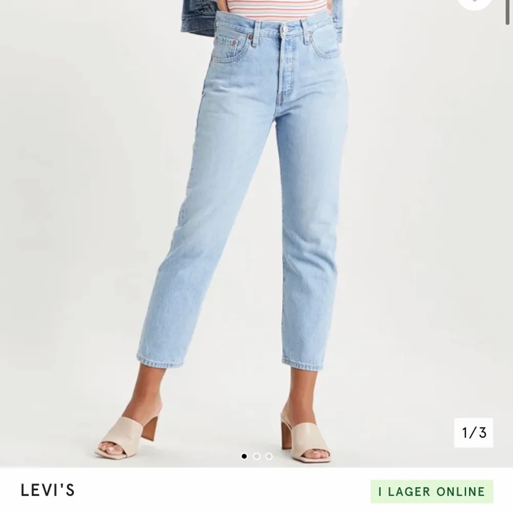 Helt nya, säljer då jag ångrat mig men inte kan skicka tillbaka! Köptes för 1100kr💜. Jeans & Byxor.