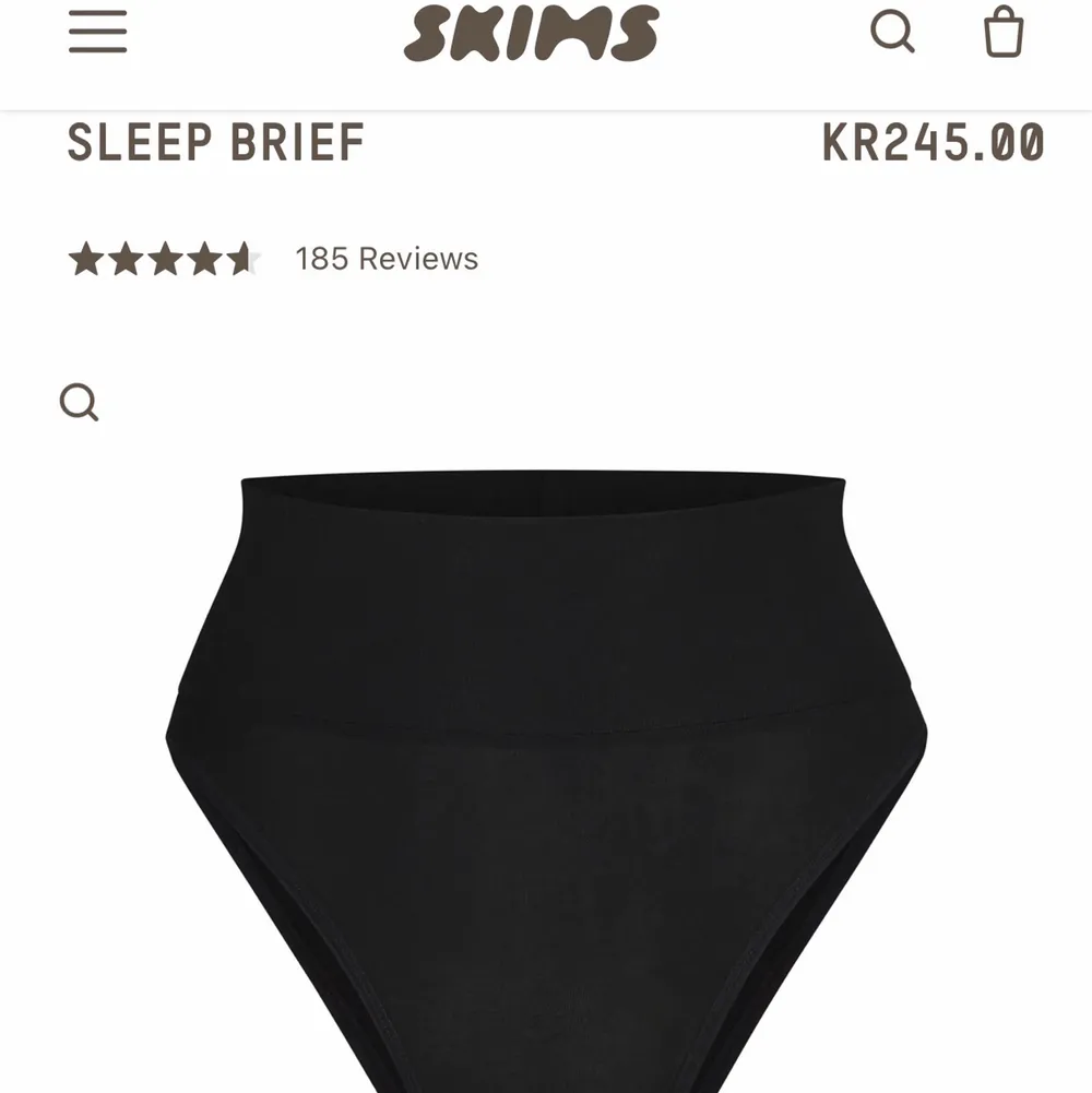 **I DID NOT TRY THIS ON** NEW WITH TAGS. The Skims Sleep Brief is a lightweight, cooling sleep loungewear option. Mid-rise cheeky underwear w/ high cut & flattering wide double layer waistband. Rayon/spandex. Will gladly take more pics or measurements.. Övrigt.
