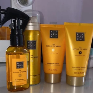 Rituals set - Säljer detta ritual settet då det inte kommer till användning. Spreyat ungefär 3 sprut från ”home parfume”. Så allt är i perfekt skick! Paketet finns kvar så vill man ha den med så kommer den med:)