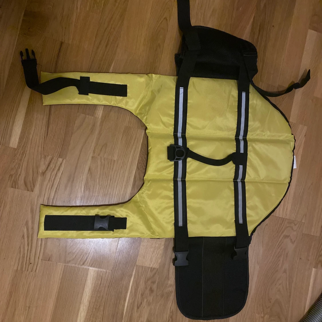 Gul hundflytväst