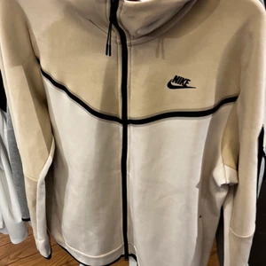 Nike tech fleece  - Nike Tech fleece Allt e nytt   Priset kan diskuteras 