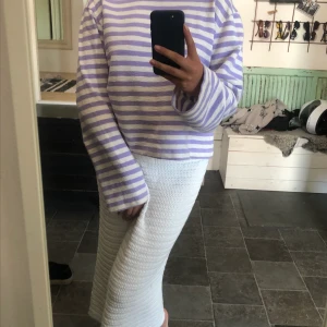 Tröja från h&m i storlek xs - Väldigt fin stickad tröja från h&m, har inte kommit till användning på ett tag så säljer den💖💓