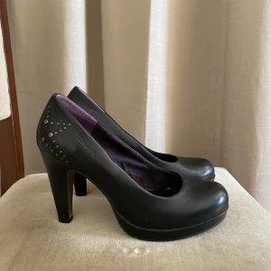 Tamaris klackar - Klackar från Tamaris, använda en gång på bal. Storlek 38