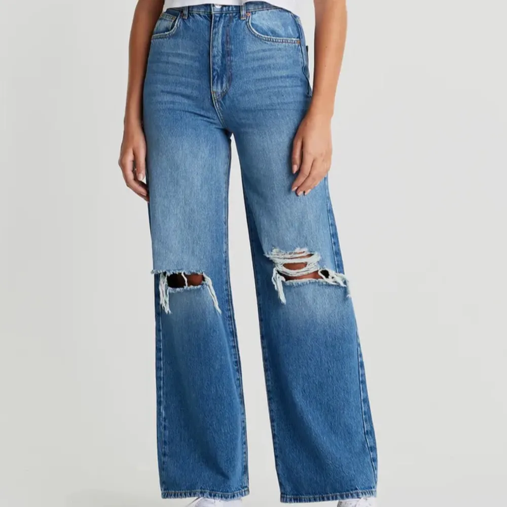 Fina mörkblå jeans från Gina Tricot i bra skick (första bilden är tagen från Gina Tricots hemsida!)💗. Jeans & Byxor.