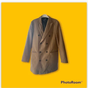 Lexington överrock  - Helt hel och ren rock från lexington. Varm och stilren i nästan alla väder. Använd vid ett fåtal tillfällen.