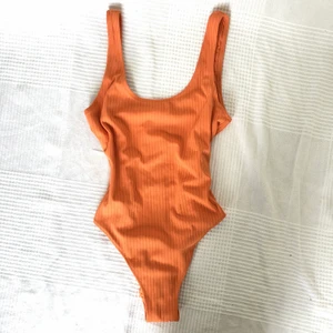 Baddräkt  - Världens finaste baddräkt från weekday i storlek s⭐️ fraktar för 33kr eller möts upp i Fridhemsplan