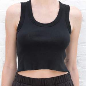 Brandy Melville Connor Faded Black Crop Tank Top. Cotton. Approximately 43cm long x 31 cm bust. Made in Italy. Tag size OSFA 