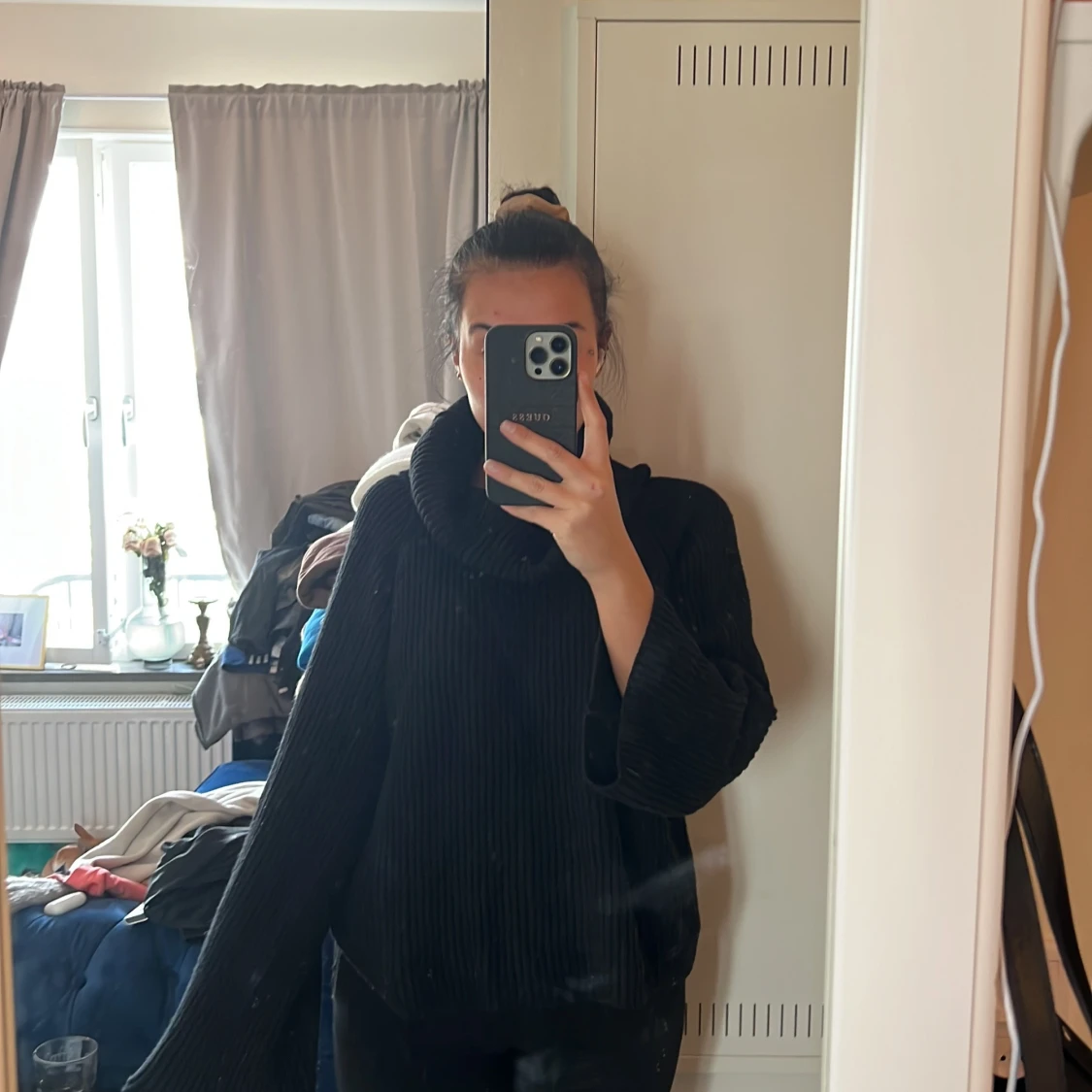 Stickad med stor krage och vida armar  - 90