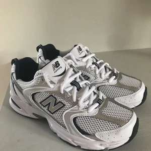 New Balance 530 - Jag säljer dessa slutsålda New Balance 530! Aldrig använda! Säljer pga. för små i storlek för mig. 