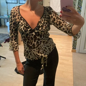 Y2k topp - Blus från humana i leopard startpris 30