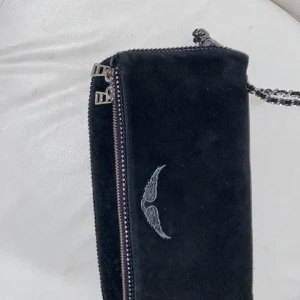 Zadig väska - Jättefin Zadig & Voltaire väska i jättebra skick!❤️ Är öppen till att byta med andra väskor💓 pris kan diskuteras!!! TRYCK INTE PÅ KÖP NU