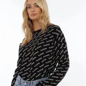 Cool och skön tröja med Classic-tryck köpt från Chiquelle. Går inte att få tag i på hemsidan längre. Fint skick men pris kan diskuteras!
