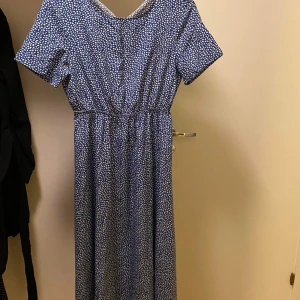 Blå klänning  - Använd 1g