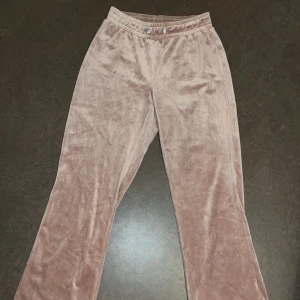 Gina tricot byxor - Bra skick. Använd några gånger. Skönt material och sitter super fint.  