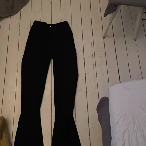 Kostymbyxor - Säljer mina kostymbyxor för att dom va för små! Köpta på väla i Helsingborg❤️ skriv för intresse ❤️
