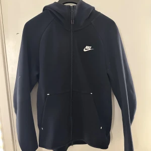 Nike tech hoodie - Skriv privat vid frågor