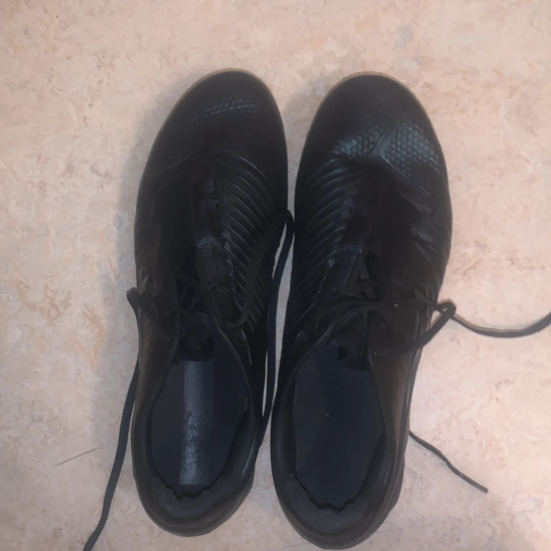 Fotbollsskor storlek 42,5  - 90