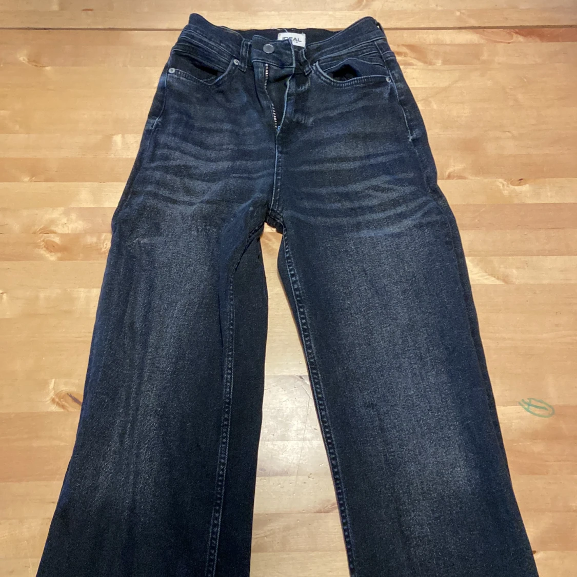 Svarta jeans