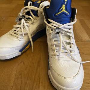 NIKE AIR JORDAN V 5 RETRO GS OG LANEY BUCS stl 40. Använd Max 4 ggr. 