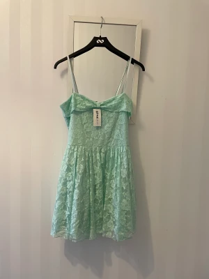 Oanvänd klänning XL - Oanvänd klänning XL