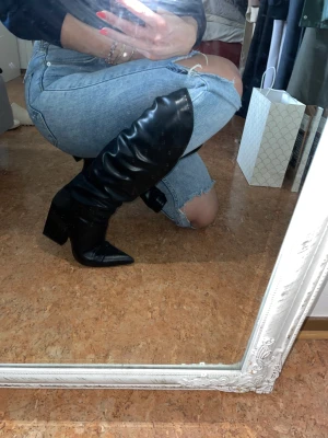 Boots  - Cowboy inspirerade boots. Använda 2 gånger. 