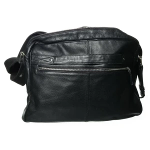 Svart läderväska  - Svart läderväska 