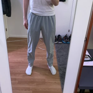 Nike Dri-Fit byxor - Nike Dri-Fit byxor köpte från Zalando. Haft dem ett tag men är fortfarande i väldigt bra skick.