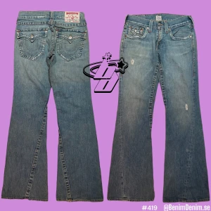 True religion jeans  - True Religion jeans Joey  size on tag, 29/33  Ytterben, 108cm  Innerben, 86cm  midja (rakt över), 40cm  (modell 180cm) 