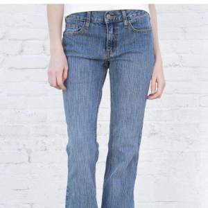 Ett par super fina lågmidjade jeans med bootcut från brandy! Säljer då de var långa på mig som är 1,55 💞   Superbra skick! Kom privat med frågor💘 HAR VÄLDIGT MÅNGA INTRESSERADE DÄRFÖR SVARAR JAG SÅ SNABBT JAG KAN!💞