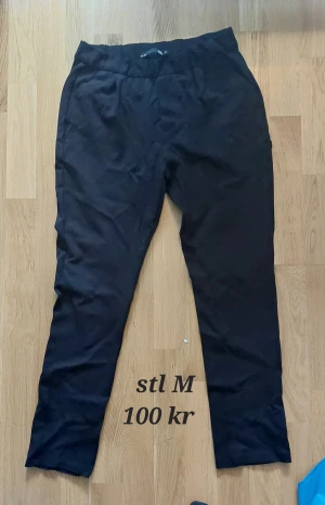 Byxor stl M  - Byxor i storlek M, nyskick. 100 kr plus porto 