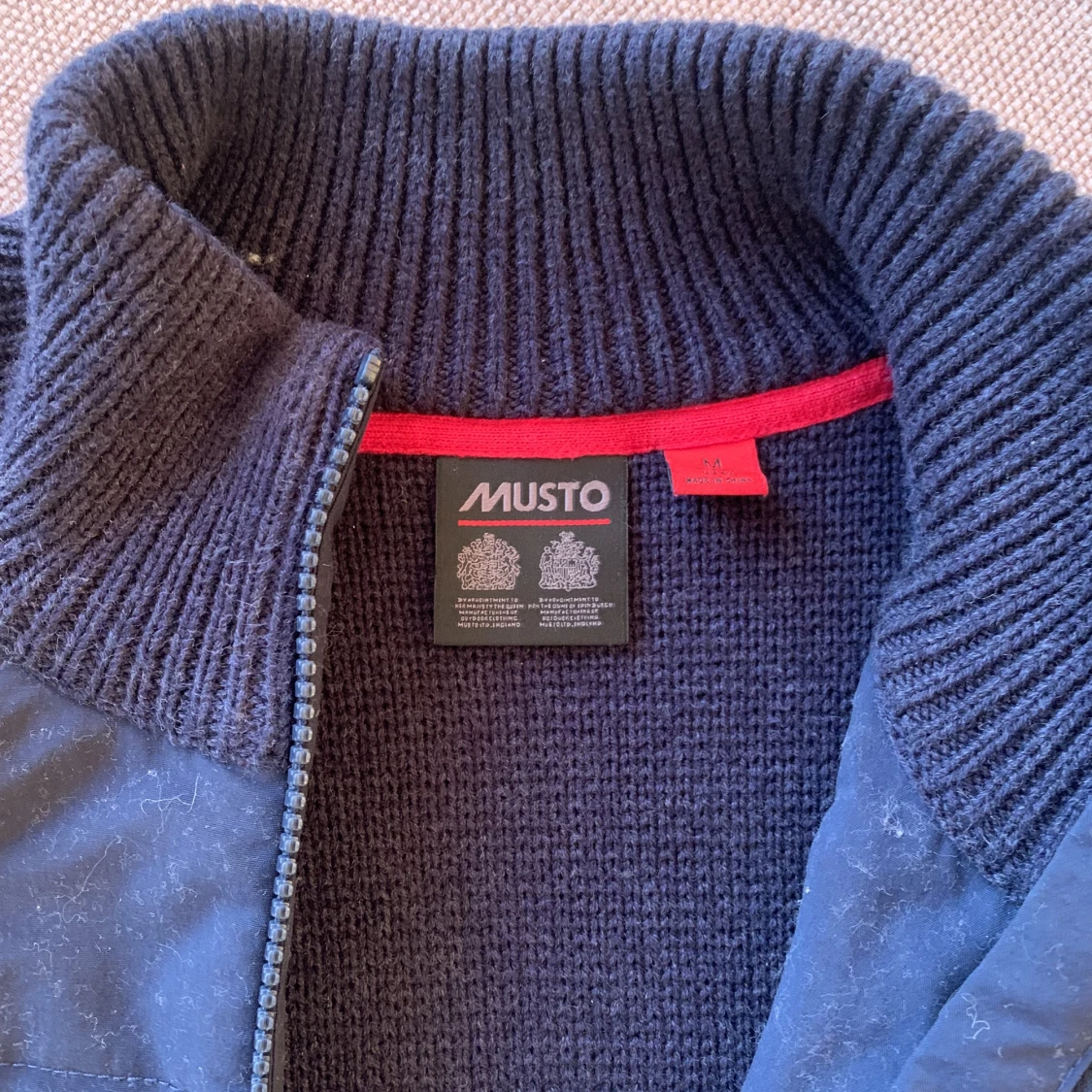 Musto stickad tröja  - 91