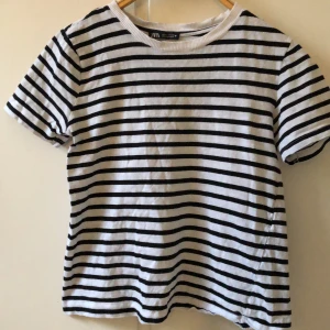 Randig tshirt  - Randig tshirt i S från zara använd men i gott skick!